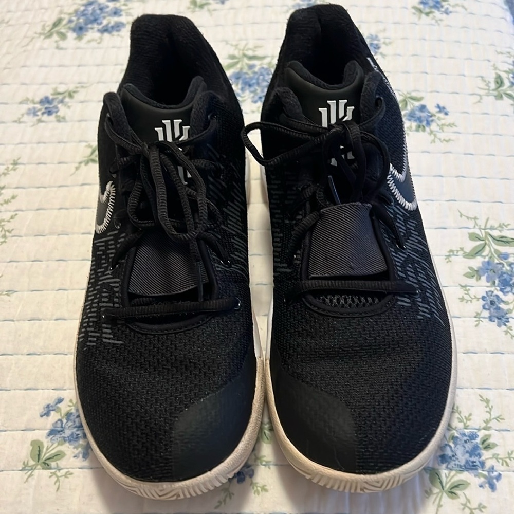 Kyrie Irving Nike Zoom size 8.5